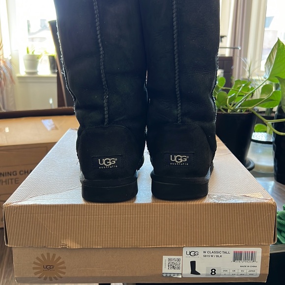 UGG tall 5815 w/BLK - Picture 3 of 4